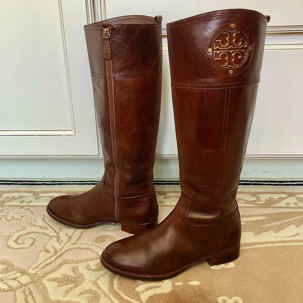 TORY BURCH Kiernan Leather Riding Boot Saddle Brown Gold Metal Logo 8.5 MSRP$450
